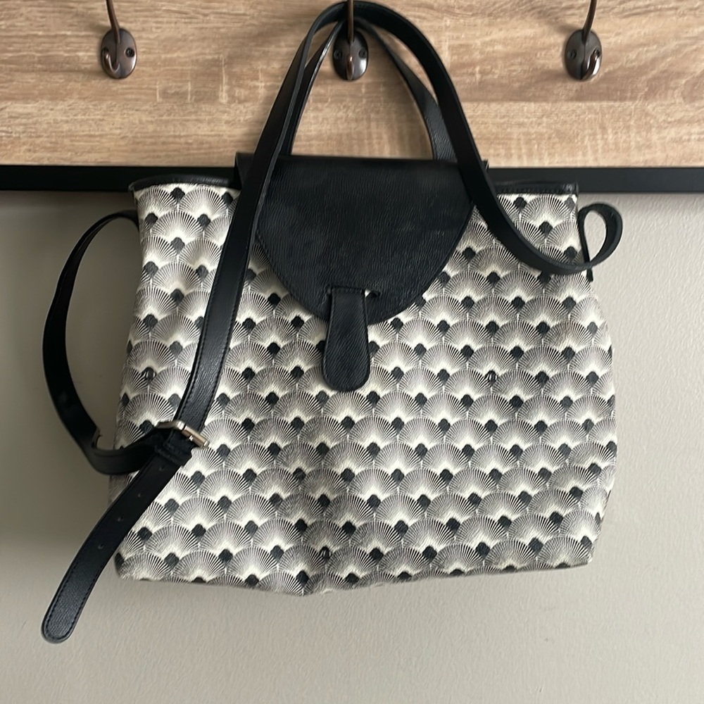 DUE OTTO NOVE Black and White Purse